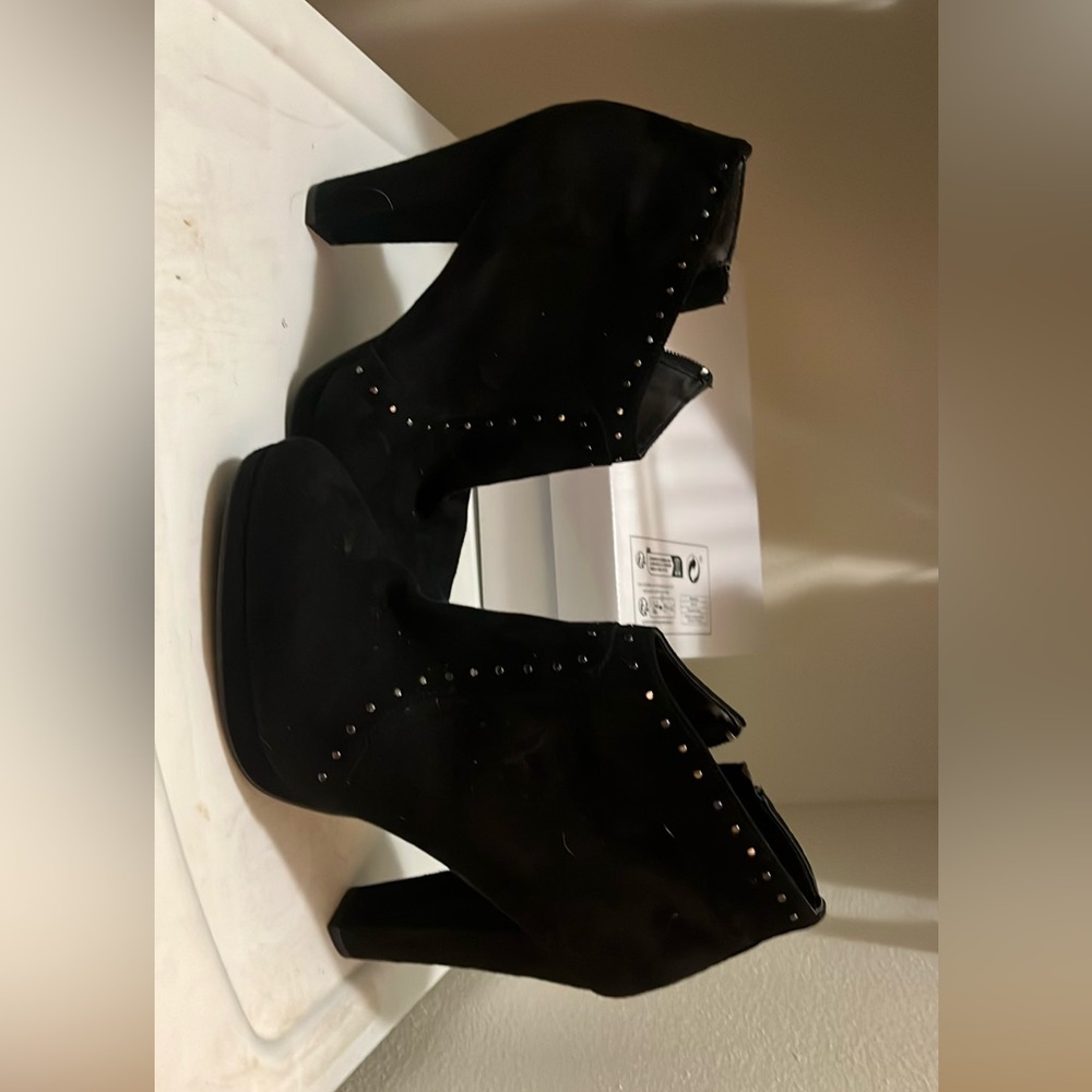 Heel boots